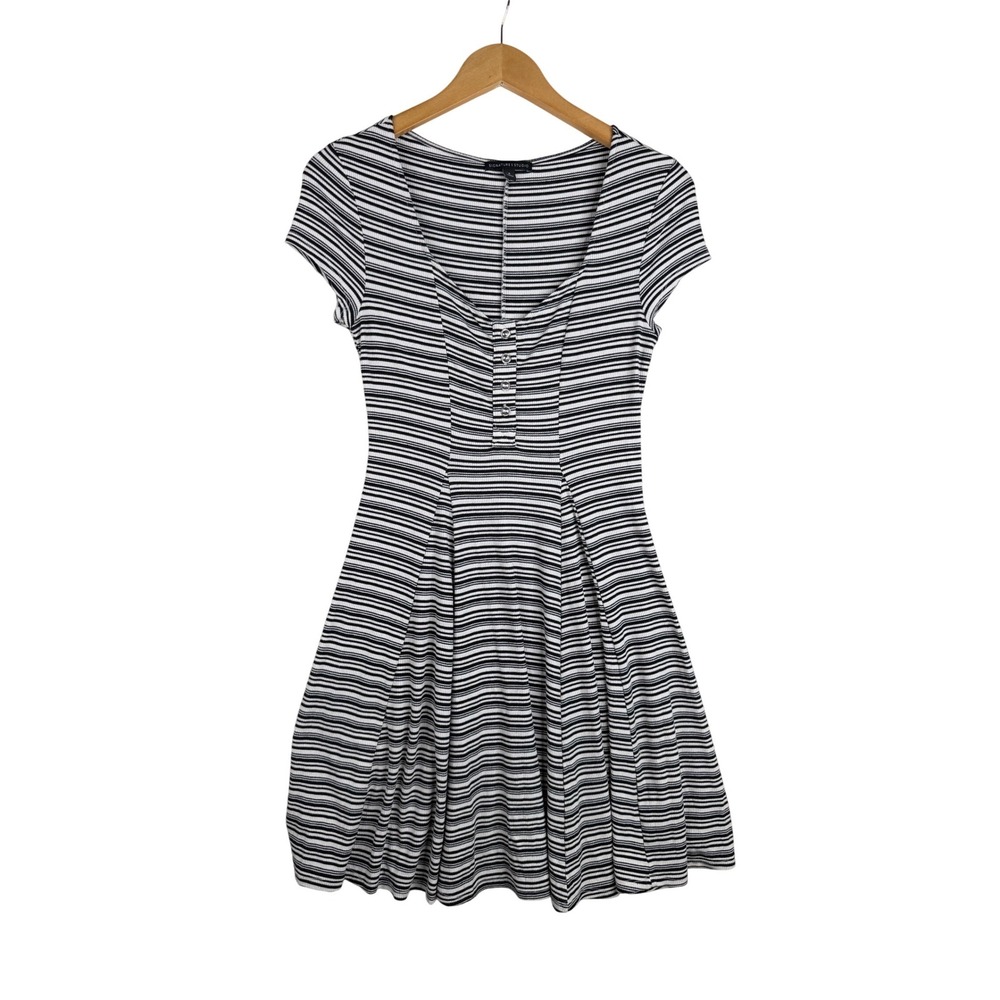 Signature Studio Striped Scoop Neck Fit & Flare Dress size Small Black/White